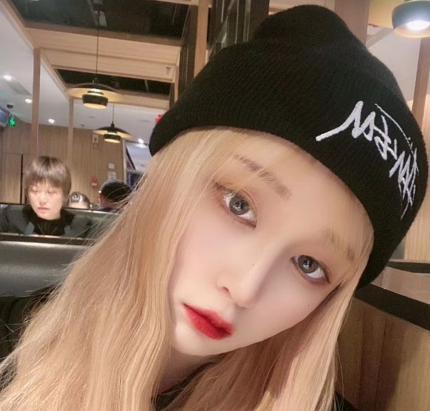 年轻漂亮的小姐姐